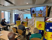 Von links nach rechts: Verena Ober, Leitung der Stabstelle Unternehmenskommunikation/Pressestelle,  Dr. Carolin Kerschbaumer, Präsidentin. Foto: Johann Schwepfinger.