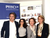 Moderator und PresseClub München-Mitglied Manfred Otzelberger mit den drei starken Frauen, die sich gegen Judenhass einsetzen: Dafna Gerster, Eva Umlauf und Uschi Glas