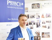 Bunte-Autor Manfred Otzelberger hat sein neues Werk „Goldene Jahre“ mit prominenter Runde im PresseClub München präsentiert.