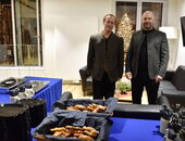 Benedikt Wildmoser und sein Restaurantchef Dominik sorgten für eine deftige Stärkung der Gäste.