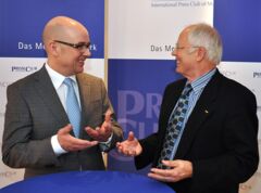 Christoph Winschuh, neuer Geschäftsführer von münchen.tv (links) und Club-Vorsitzender Ruthart Tresselt. Foto: Johann Schwepfinger