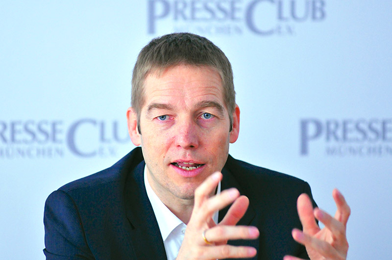 Münchner IBM-Internet-Zentrum verändert die Welt. Pressekonferenz am 8.03.2017. Foto: Robert Auerbacher.