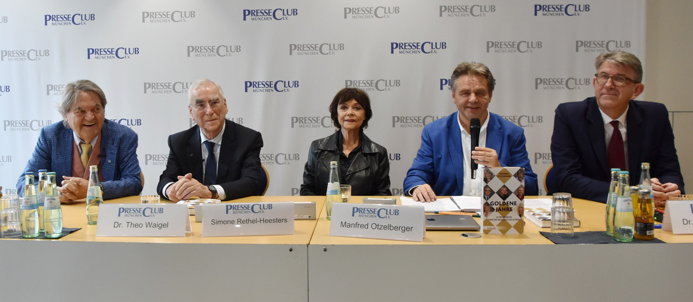 Aktive Runde voller Pläne auf dem Podium. V.l.: Helmut Markwort, Theo Waigel, Simone Rethel-Heesters, Manfred Otzelberger und Wolfgang Weimer.