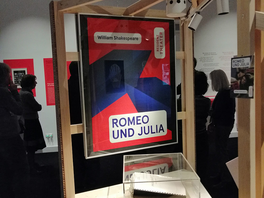 Mitglieder des PresseClubs besuchen das Deutsche Theatermuseum in München.