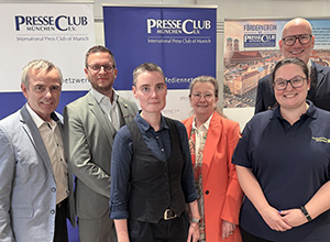 Dr. Uwe Brückner, Wilko Beinlich, Daniela Hand, Christine Kahlert, Magdalene Strzedulla und im Hintergrund: Hannes Lindhuber.