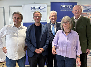 v.l.n.r.: Manfred Otzelberger, Roman Deininger, Sigmund Gottlieb, Elisabeth Redler, Fred Langhammer.
